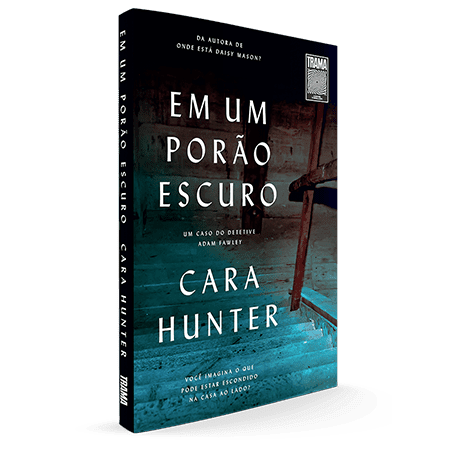 transparente-capa-em-um-porao-escuro-min